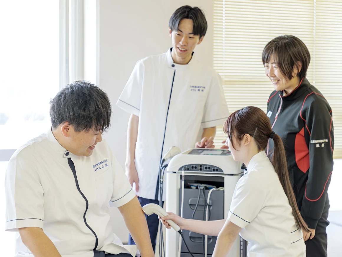 物理療法を学ぶ学生